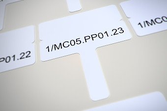 Наклейки для маркировки оптических, патч-кордов и пиг-тейлов D до 5 мм., ДхВ 36х11мм., CLOL36-11V/MW
