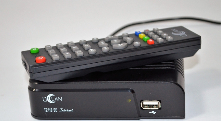 Цифровий ефірний тюнер UCLAN T2 HD SE Internet без LED